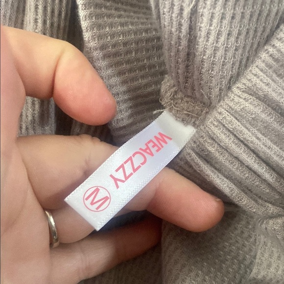 Weaczzy Women's Beige Lounge Set Size Medium - Picture 8 of 8